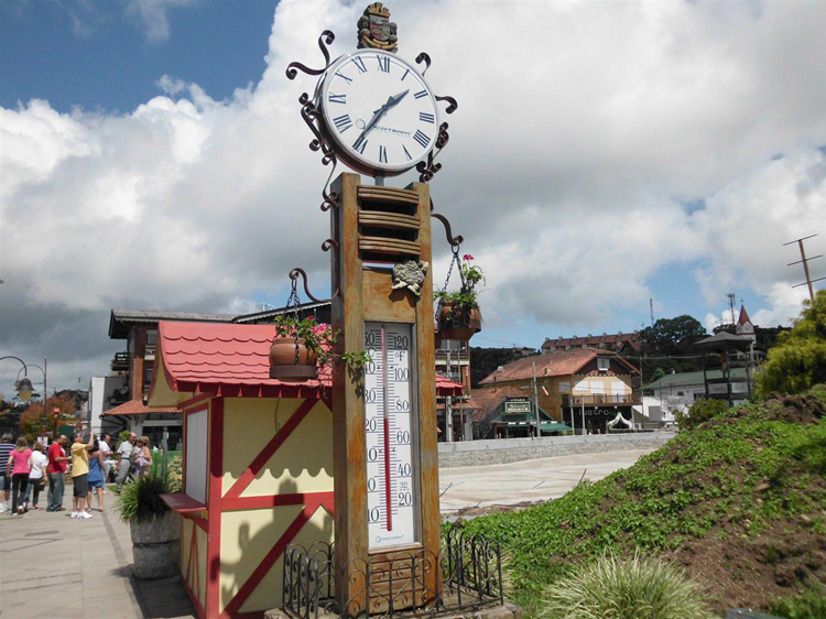 RELÓGIOS SUÍÇOS COM TERMÔMETRO DE GRAMADO.